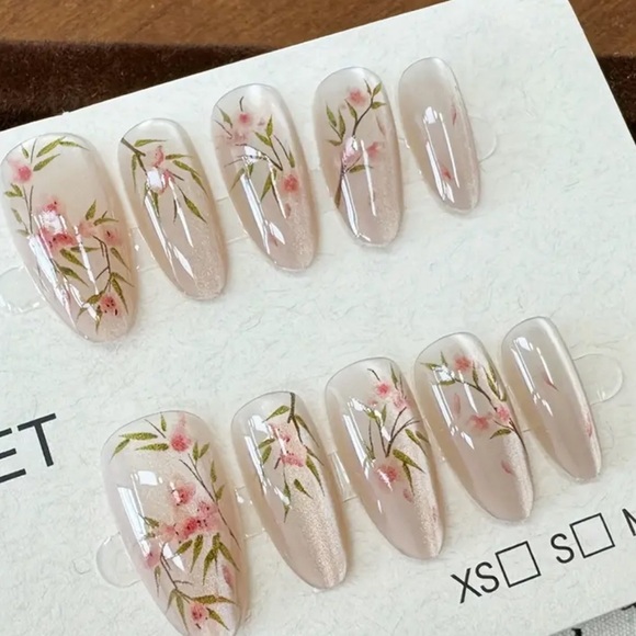 Handmade Almond Shaped Nails Middle Length Glossy Pink Floral Leaf - Picture 1 of 3